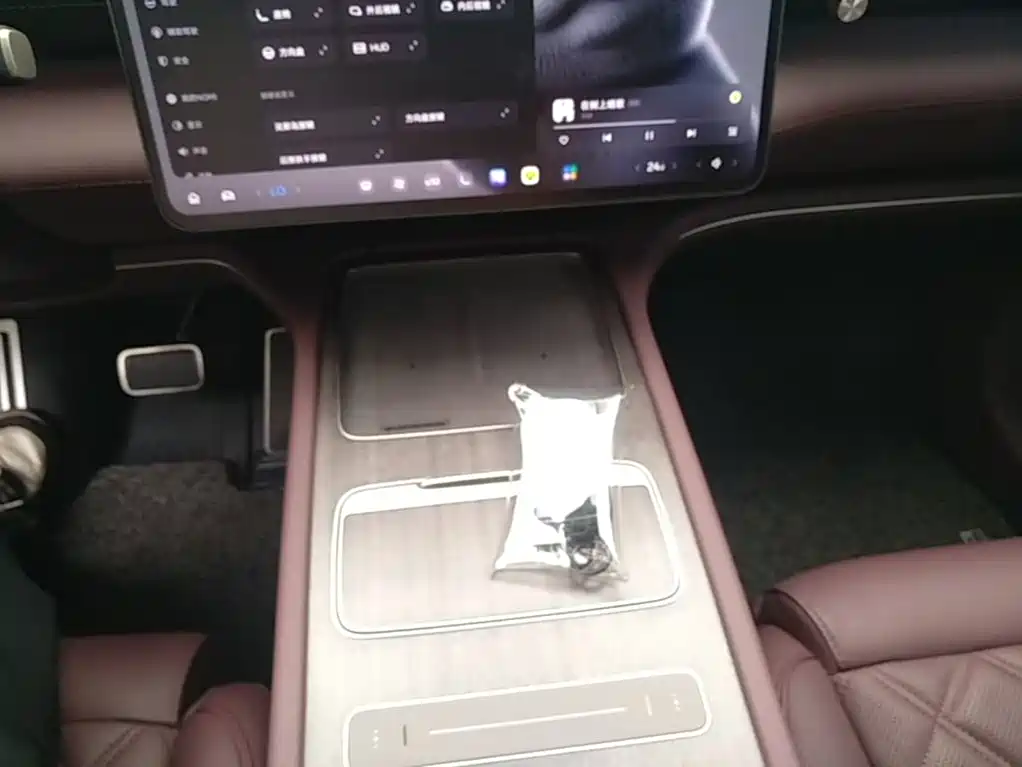 NIO ES8 — миниатюра 13