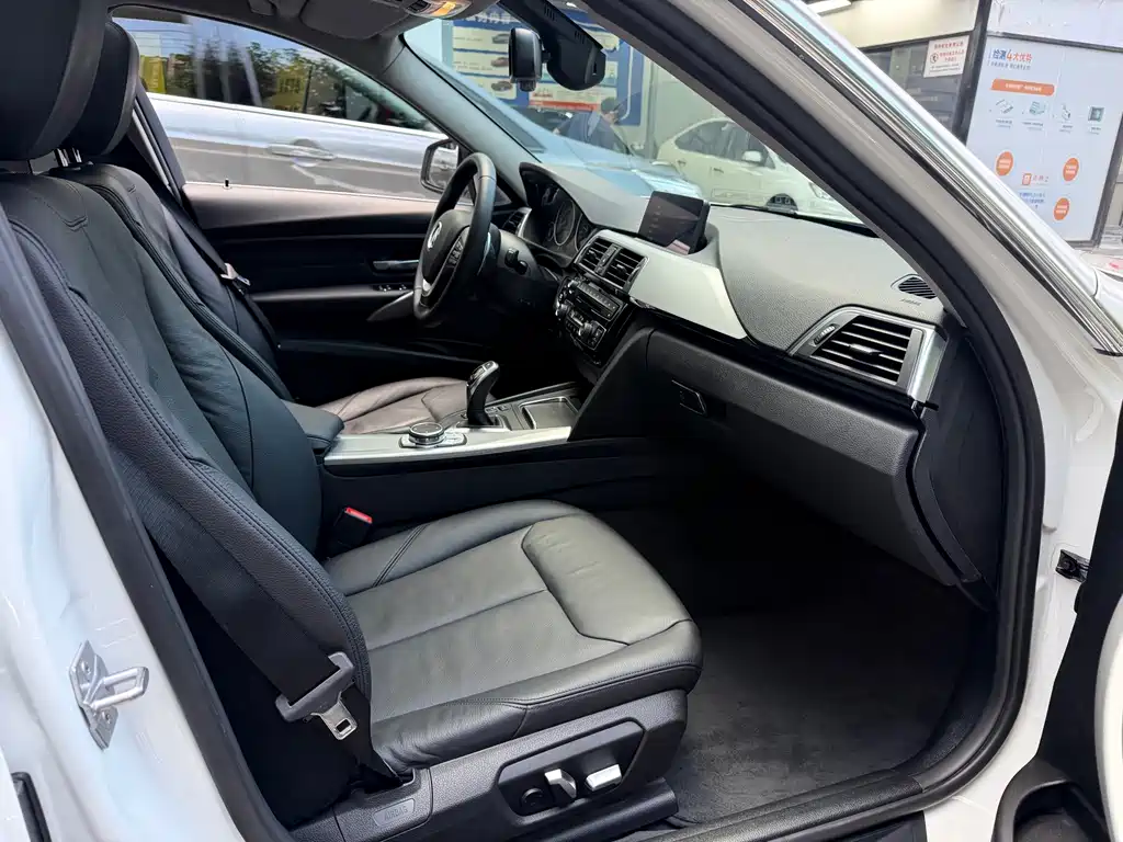 BMW 3 Series — миниатюра 11