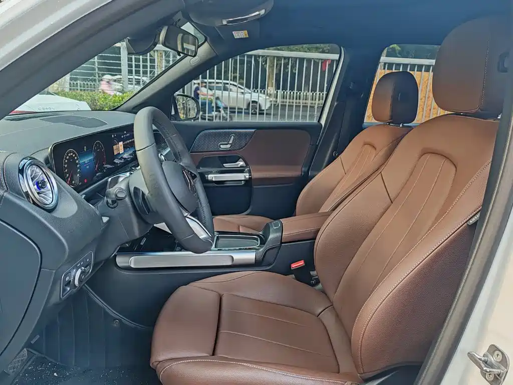 Mercedes-Benz GLB — миниатюра 12