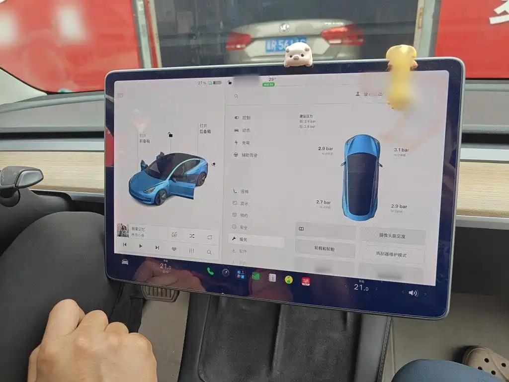 Tesla Model 3 — миниатюра 4