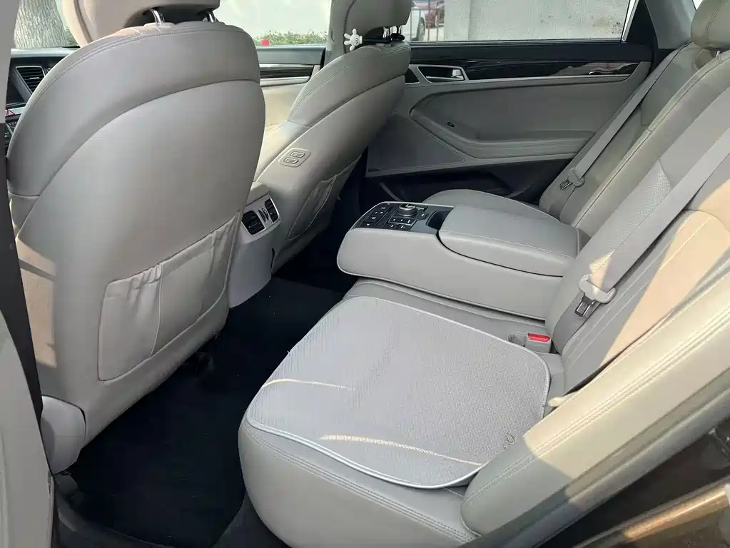 Hyundai Genesis — миниатюра 8