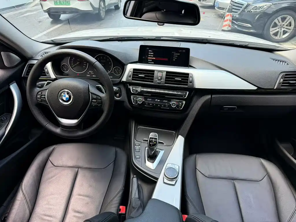 BMW 3 Series — миниатюра 6