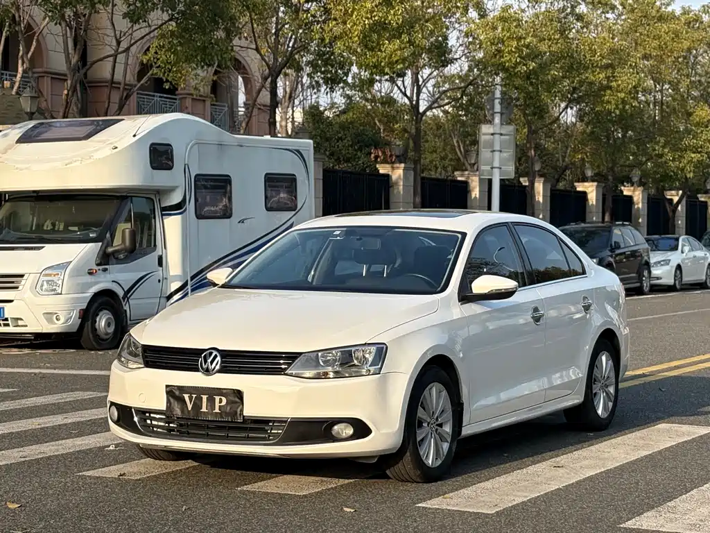 Volkswagen Sagitar 2015
