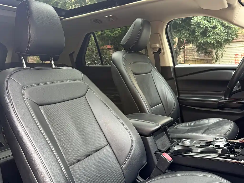 Ford Explorer — миниатюра 12