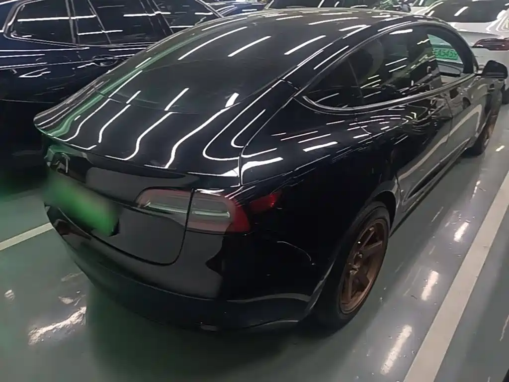 Tesla Model 3 — миниатюра 7
