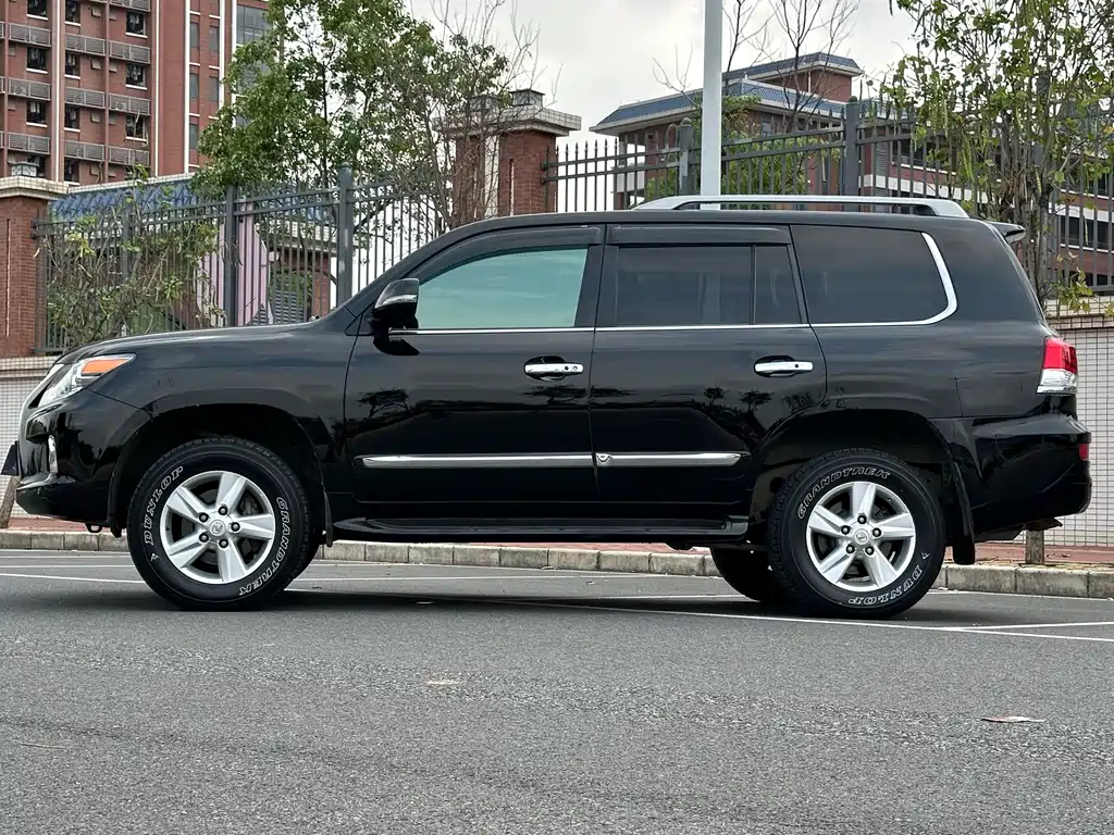 Lexus LX 2013 570