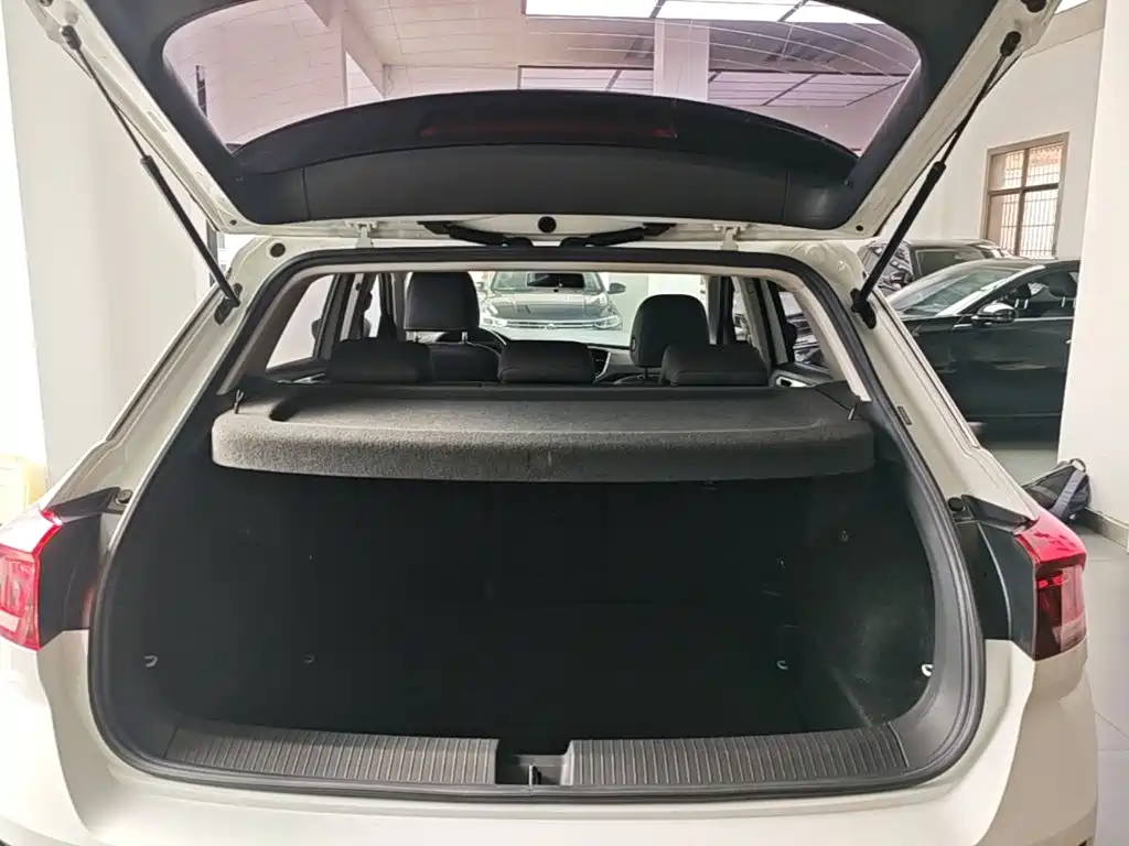 Volkswagen T-Roc — миниатюра 19