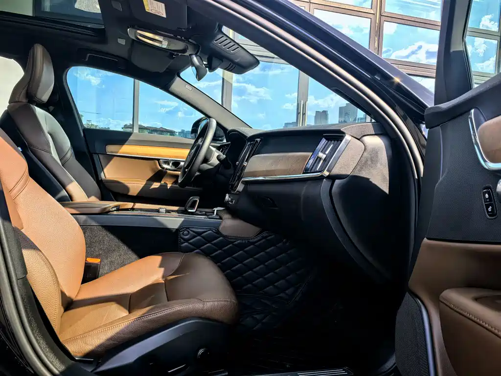 Volvo S90 — миниатюра 6