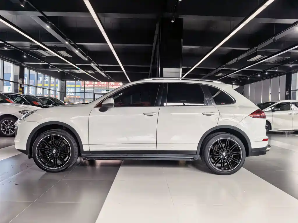 Porsche Cayenne — миниатюра 10