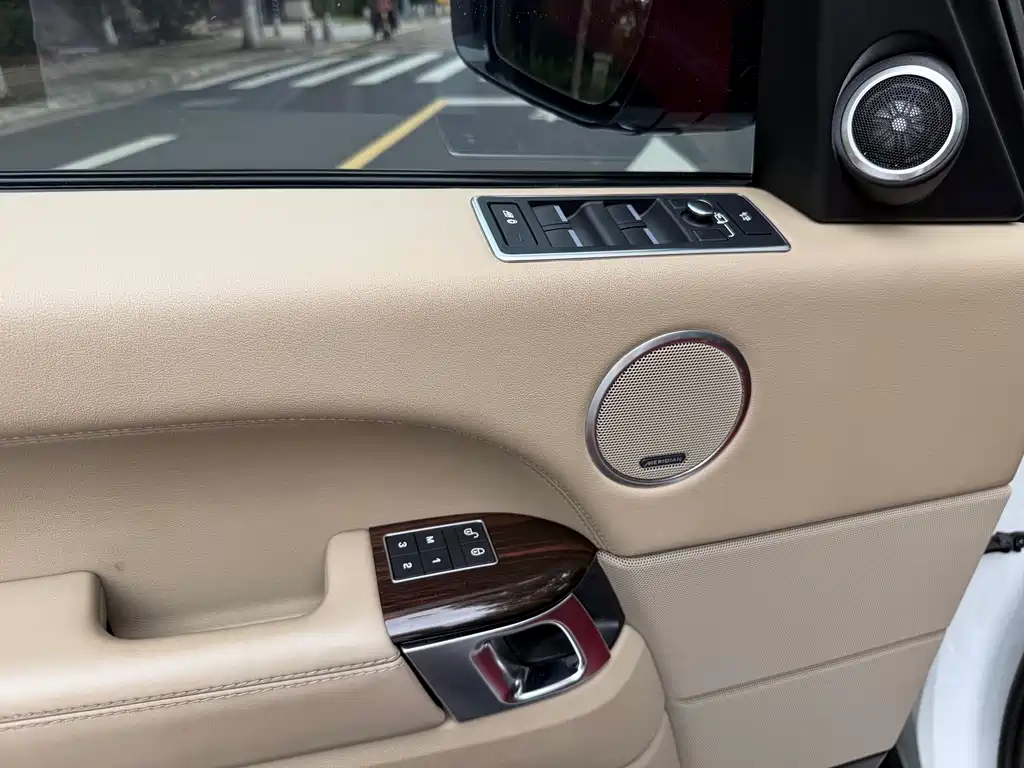 Land Rover Range Rover — миниатюра 9