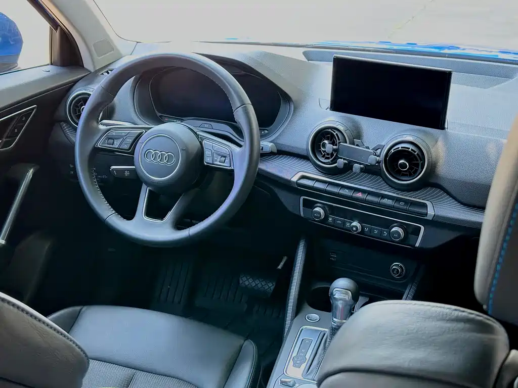 Audi Q2L e-tron 2019 Q2L e-tron