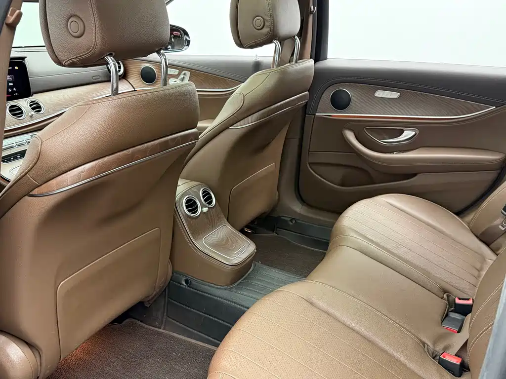 Mercedes-Benz E-Class — миниатюра 23