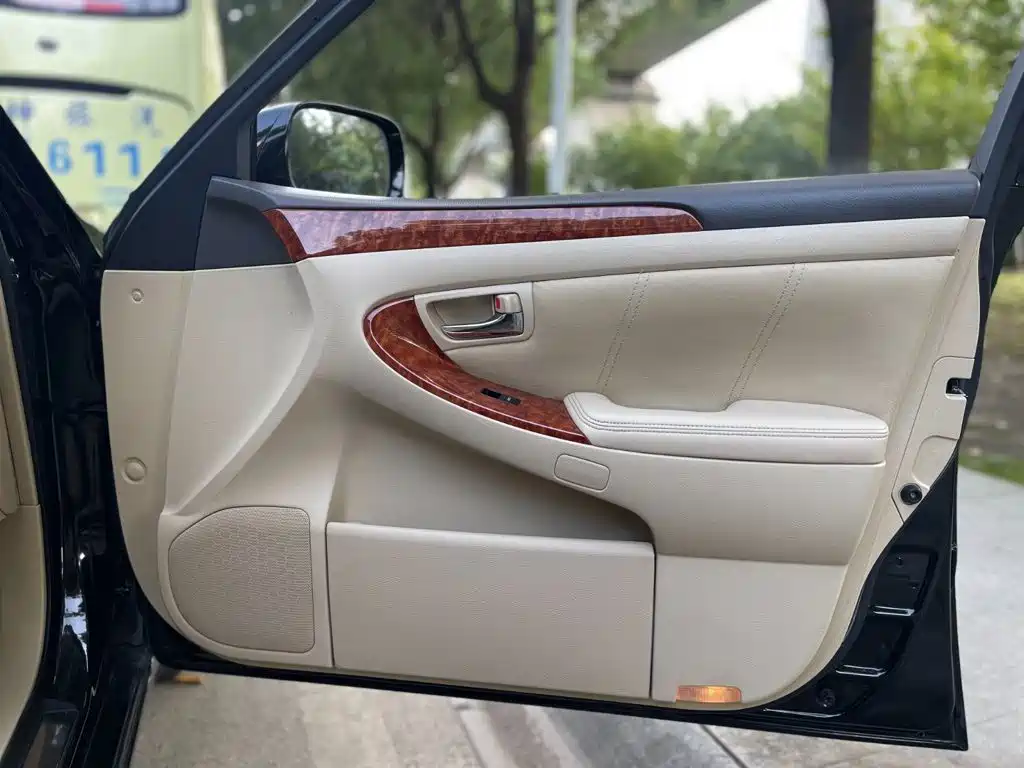 Toyota Crown — миниатюра 16