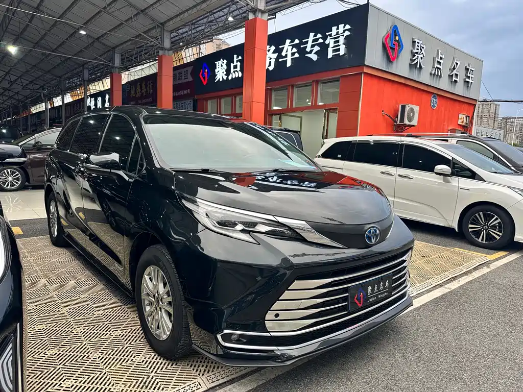 Toyota Sienna — миниатюра 2