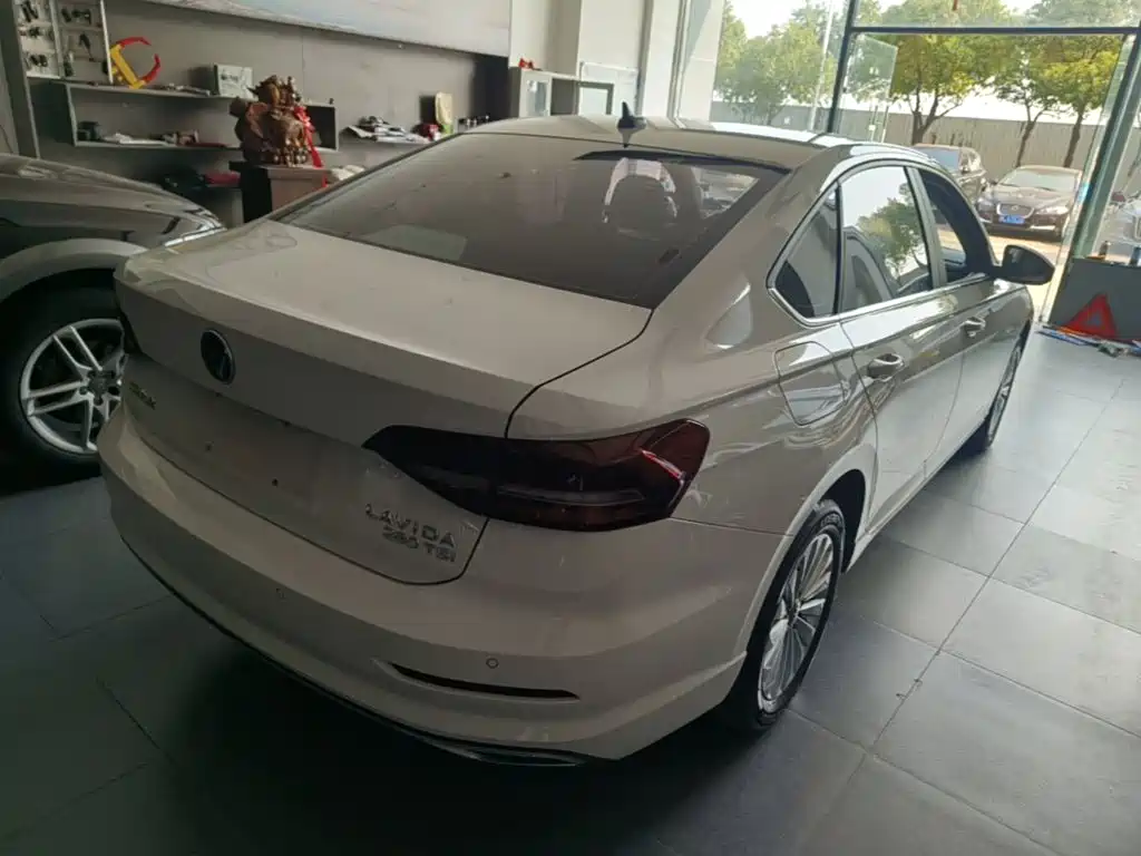 Volkswagen Lavida — миниатюра 7