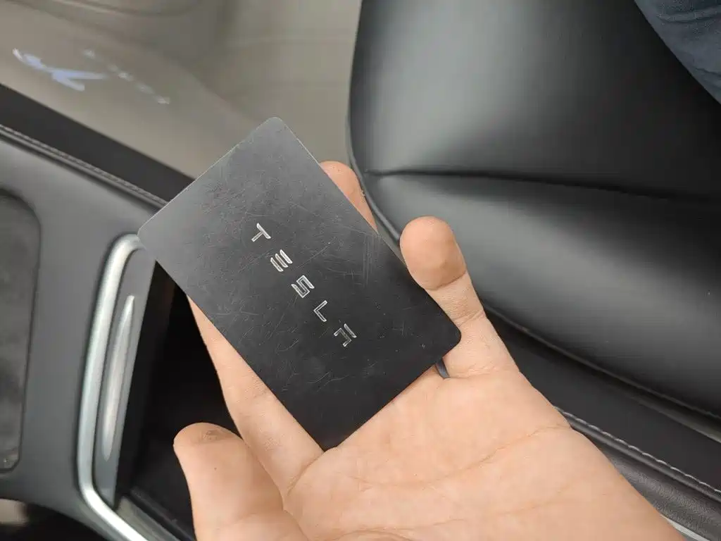 Tesla Model 3 — миниатюра 12