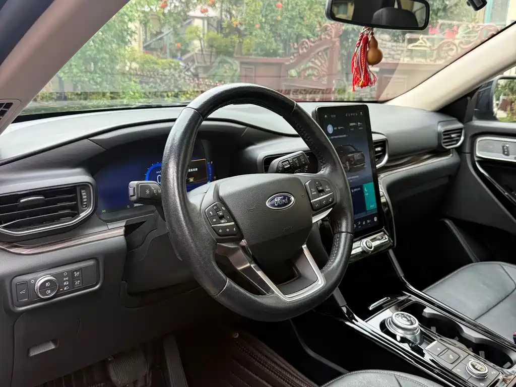 Ford Explorer — миниатюра 4