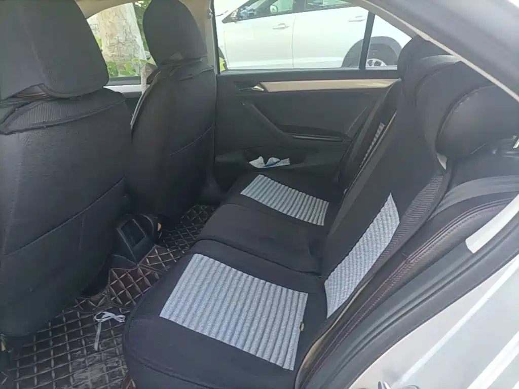 Volkswagen Jetta — миниатюра 17