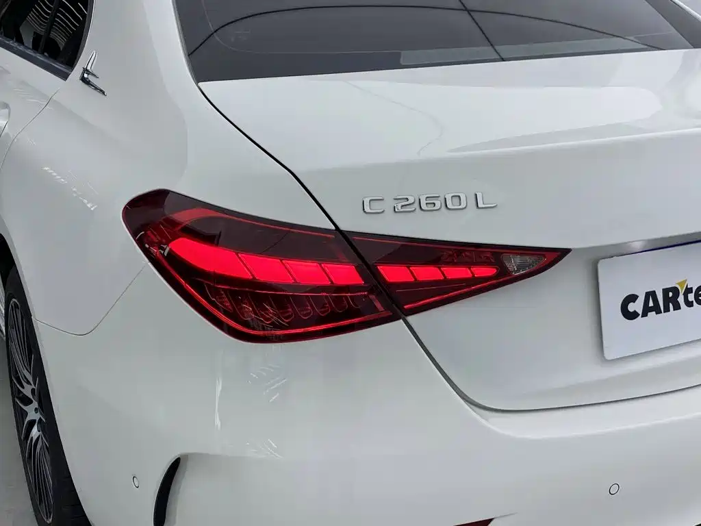 Mercedes-Benz C-Class — миниатюра 12