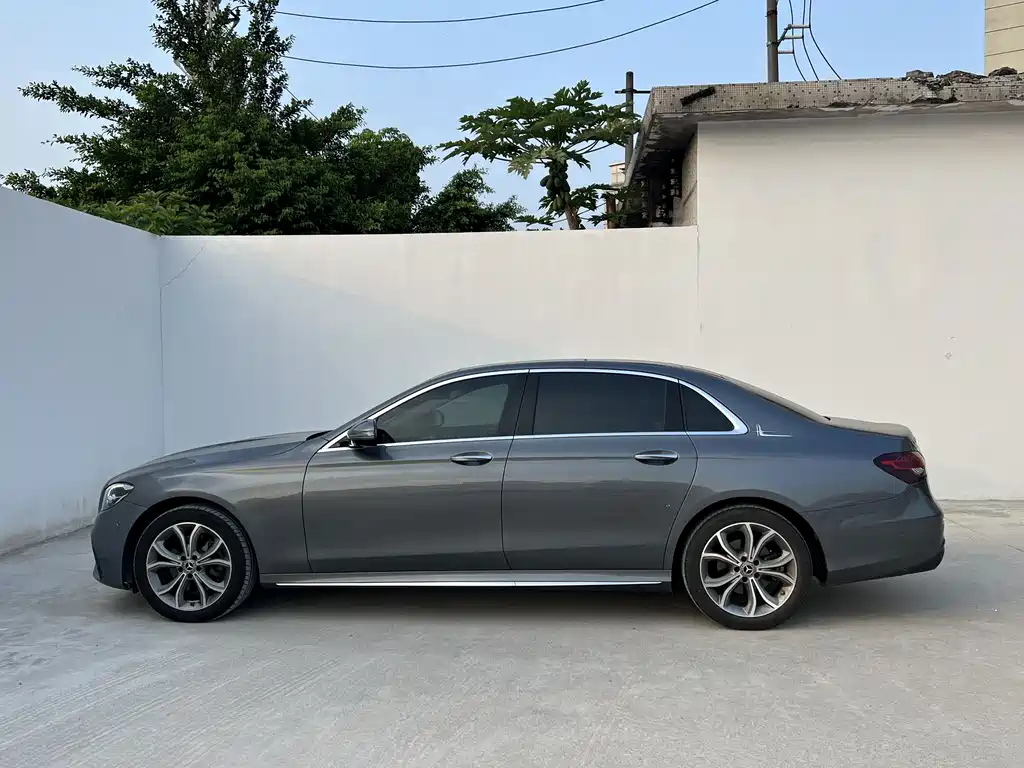 Mercedes-Benz E-Class — миниатюра 12