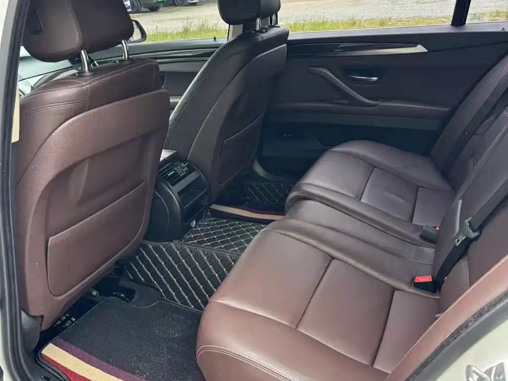 BMW 5 Series — миниатюра 8