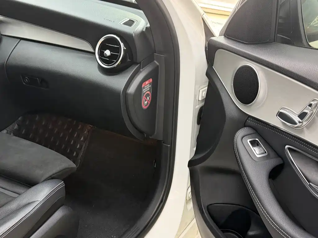 Mercedes-Benz C-Class — миниатюра 7