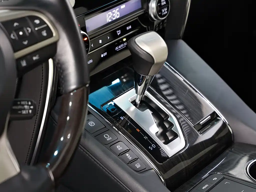 Lexus LM 2020 300h мест