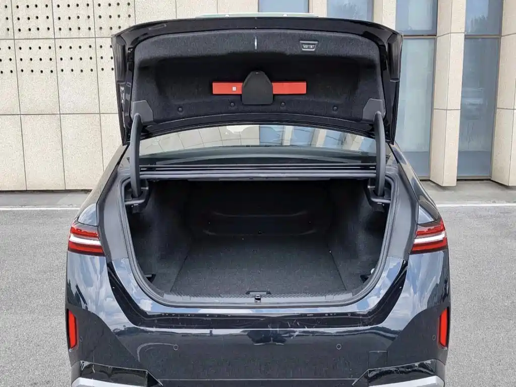 BMW i5 — миниатюра 14