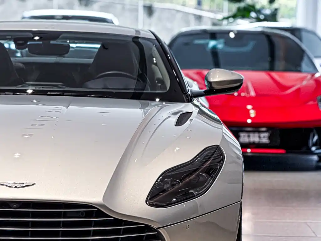 Aston Martin DB11 — миниатюра 2