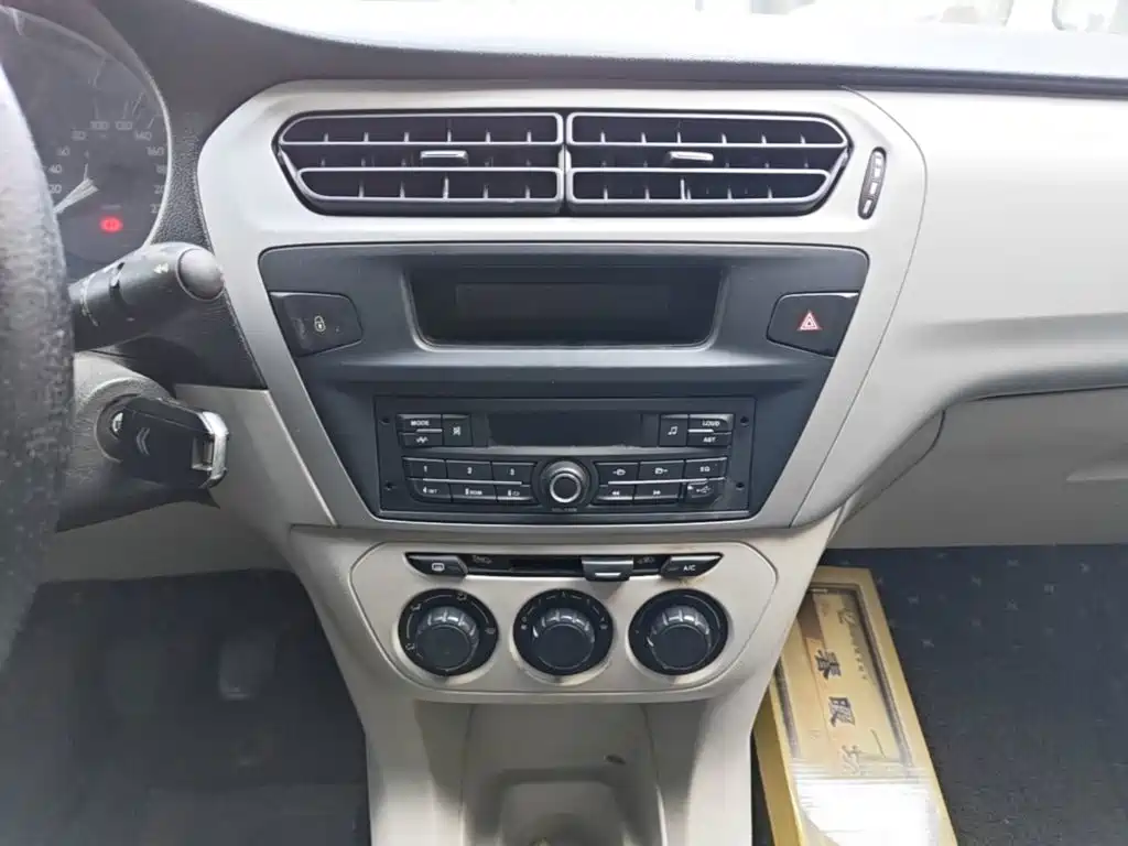 Citroen Elysee — миниатюра 13