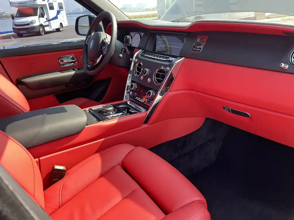 Rolls-Royce Cullinan — миниатюра 16