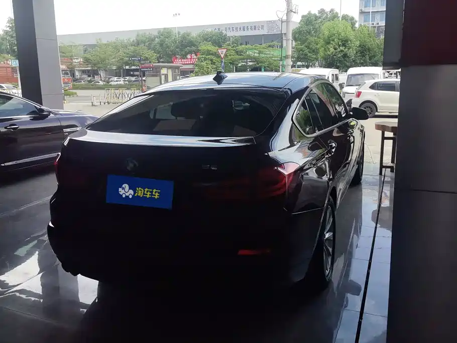 BMW 5 Series GT — миниатюра 3
