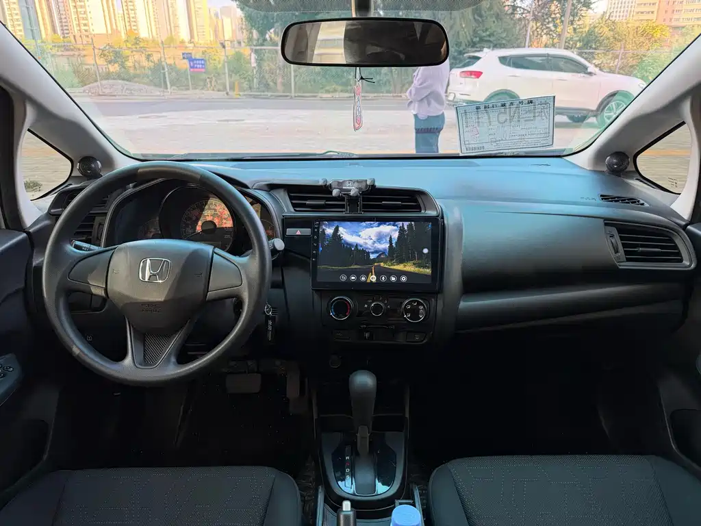 Honda Fit — миниатюра 8