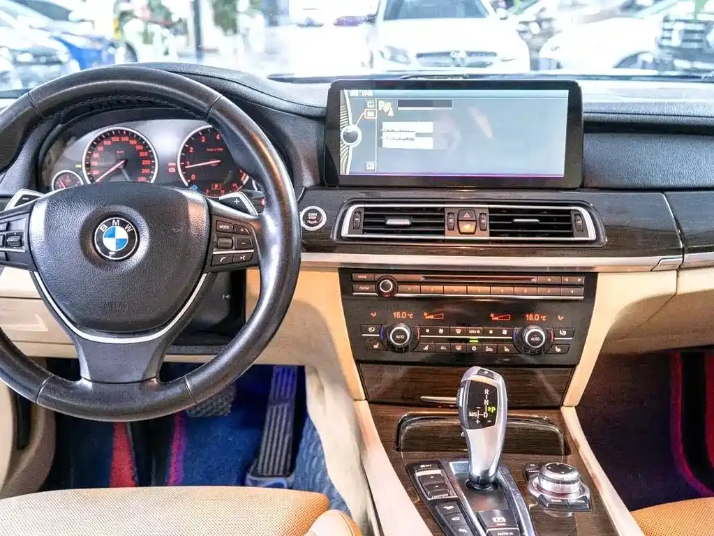 BMW 7 Series — миниатюра 4