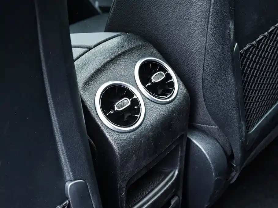 Mercedes-Benz GLB — миниатюра 17