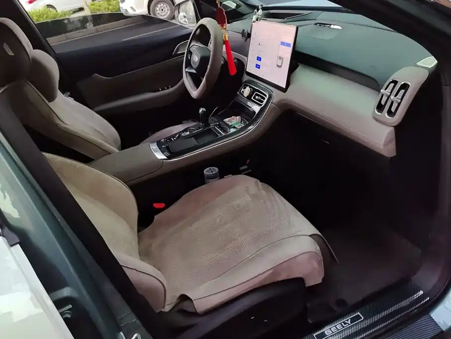 Geely Boyue L — миниатюра 8