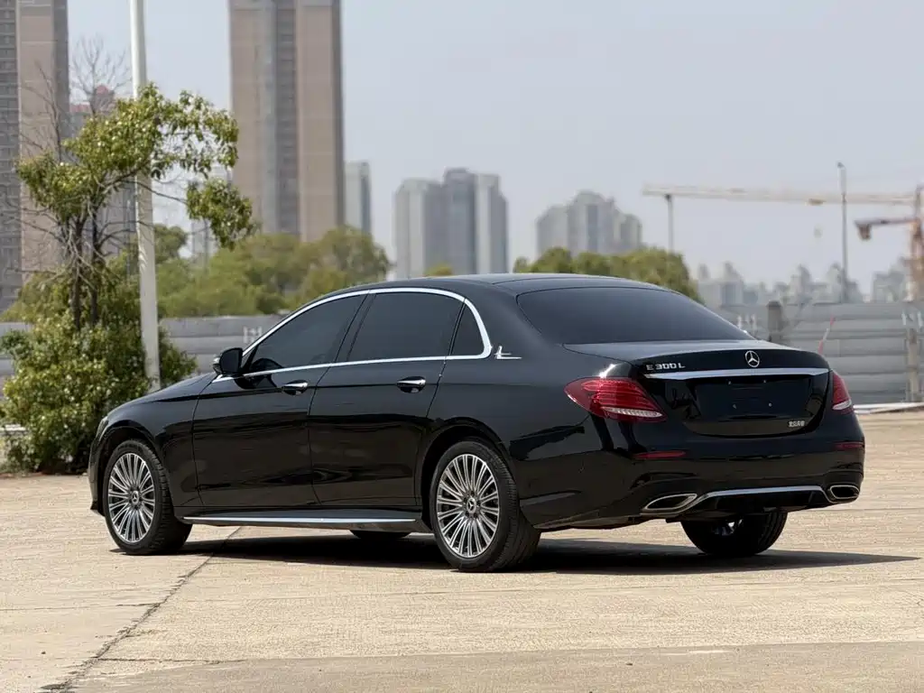 Mercedes-Benz E-Class — миниатюра 14
