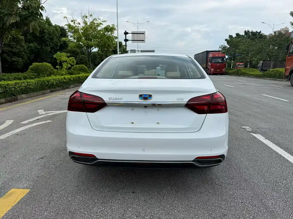 Geely Emgrand — миниатюра 5