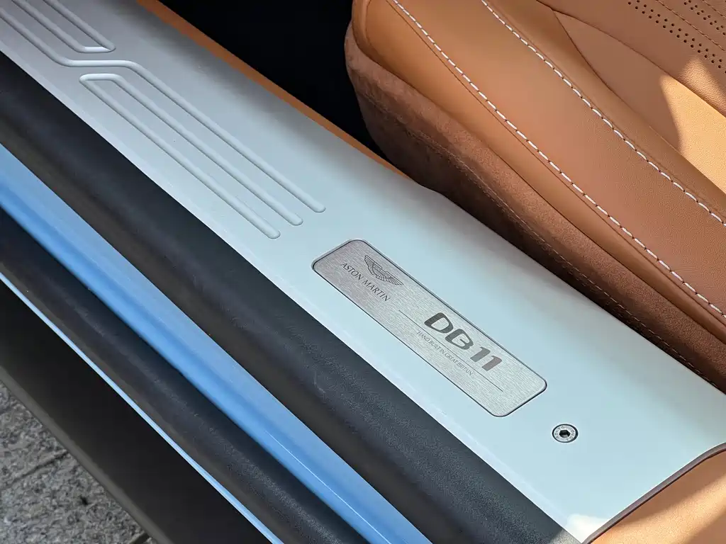 ASTON MARTIN DB11