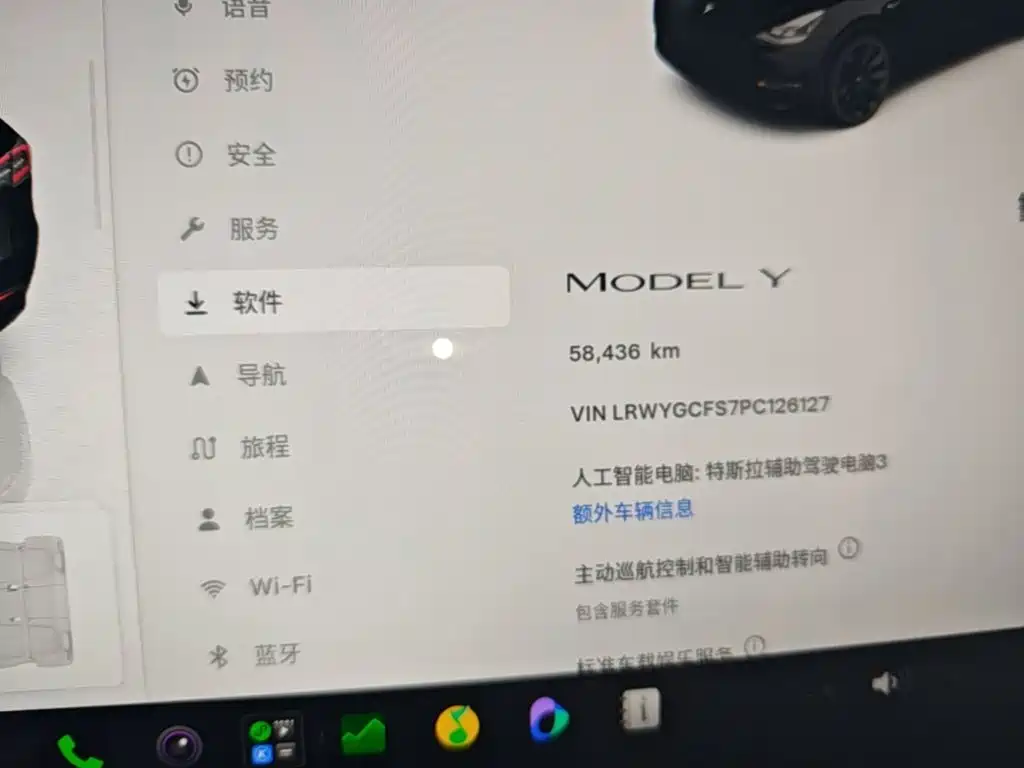 Tesla Model Y — миниатюра 8