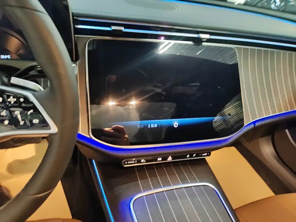 Mercedes-Benz E-Class — миниатюра 13