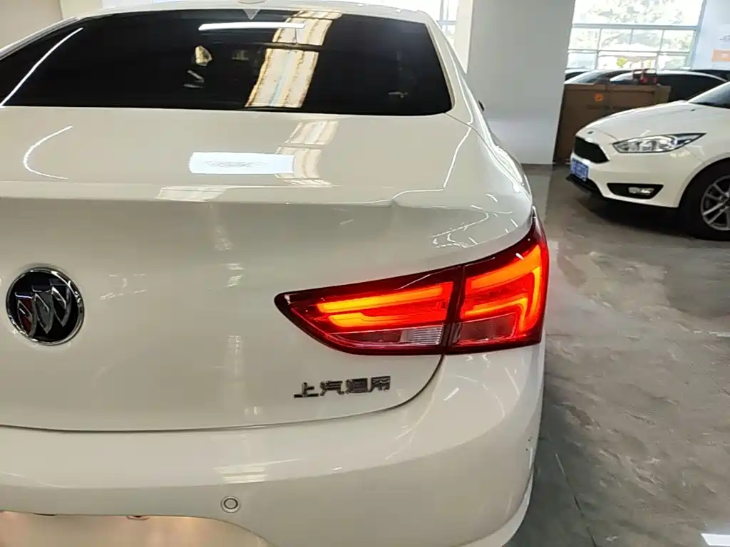 Buick Verano — миниатюра 8