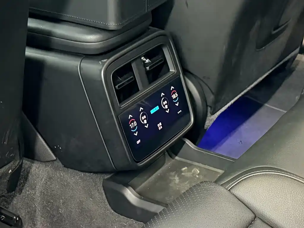 Porsche Taycan — миниатюра 8