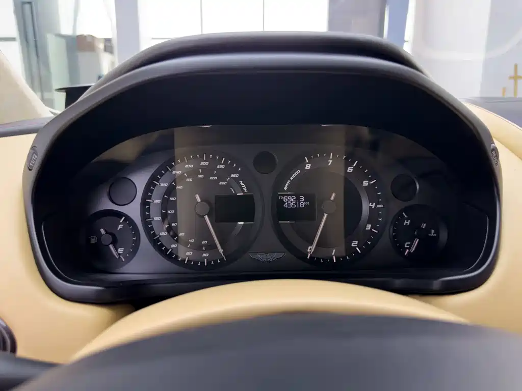 Aston Martin Vanquish — миниатюра 23
