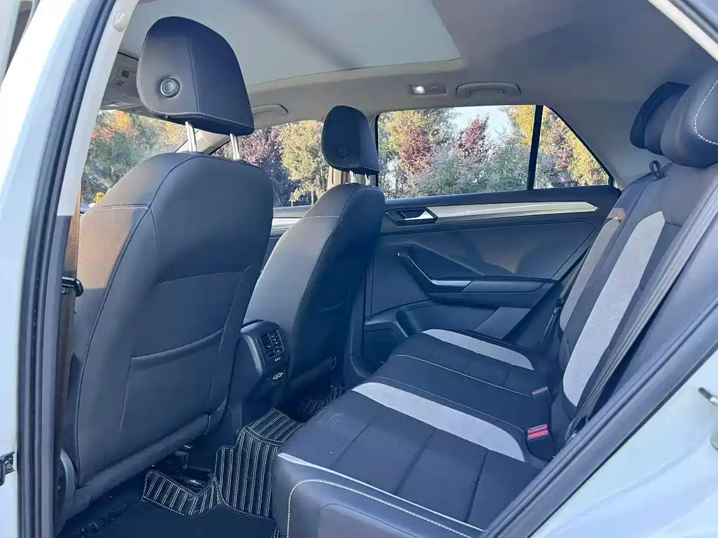 Volkswagen T-Roc — миниатюра 5