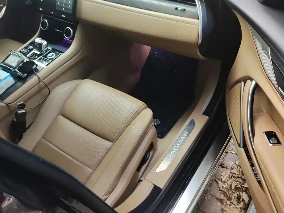 Jaguar XFL — миниатюра 8