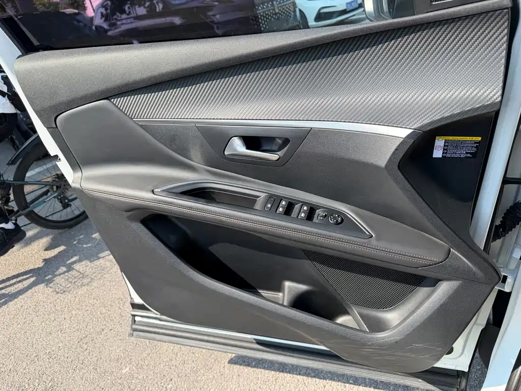 Peugeot 5008 — миниатюра 18
