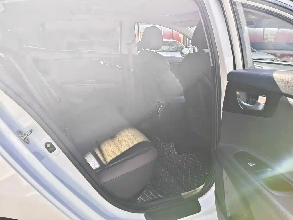 Kia K4 — миниатюра 8