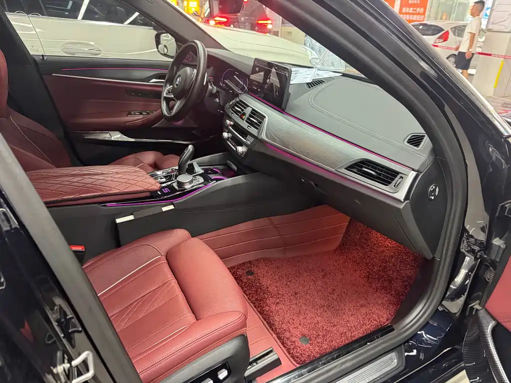 BMW 5 Series — миниатюра 7