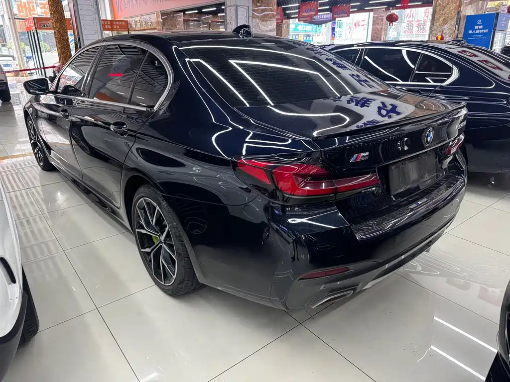 BMW 5 Series — миниатюра 12